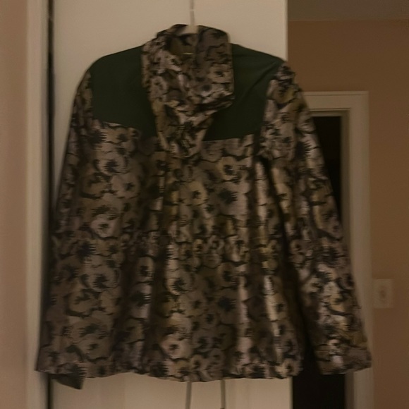 Like new fun jacket  weatherproof - Picture 3 of 5